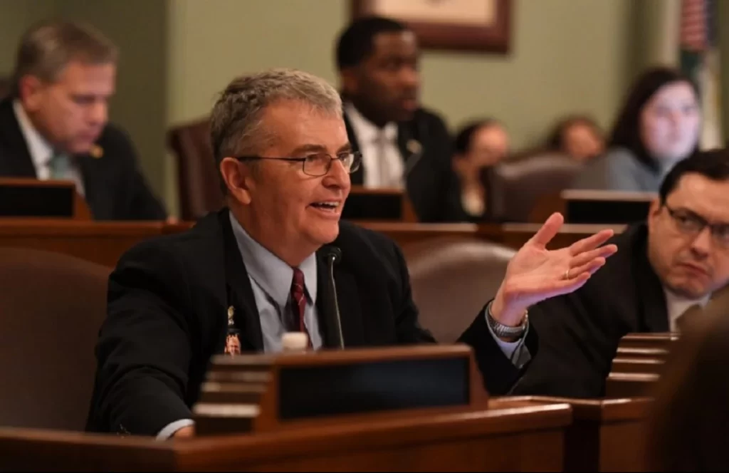 St. Rep. Tom Bennett was chosen Saturday to fill the open seat in the 53rd Illinois Senate District that extends from Woodford County in the west to Iroquois and Vermilion Counties in the east.