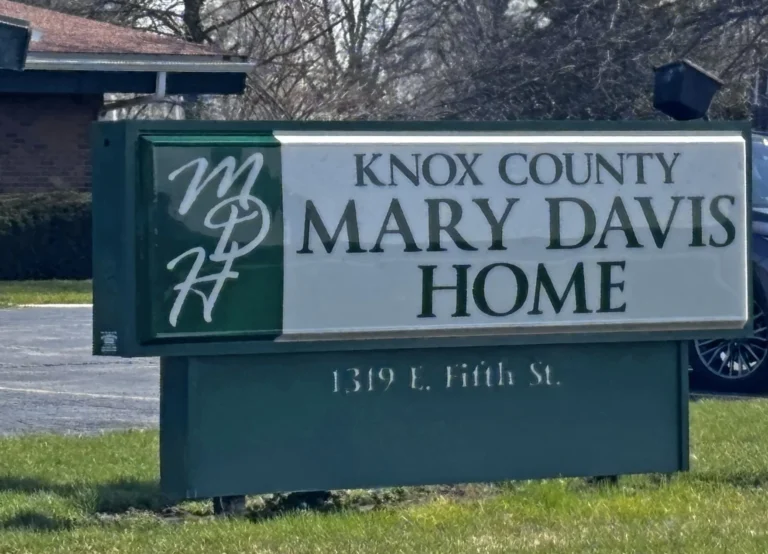 A green sign with the words "Knox County Mary Davis Home."