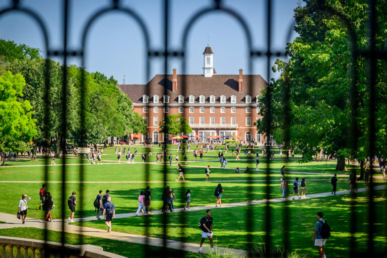 U of I students on quad