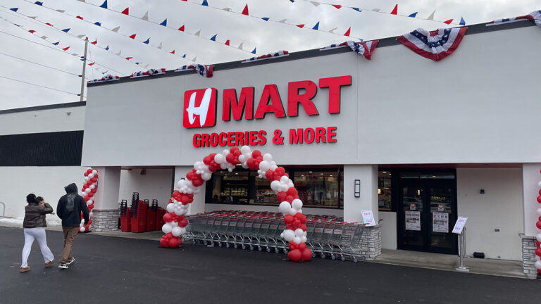 H Mart in downtown Urbana draws thousands during opening week