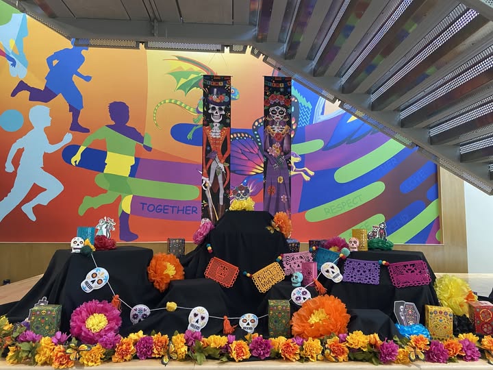 A table with decorations for Día de los Muertos.