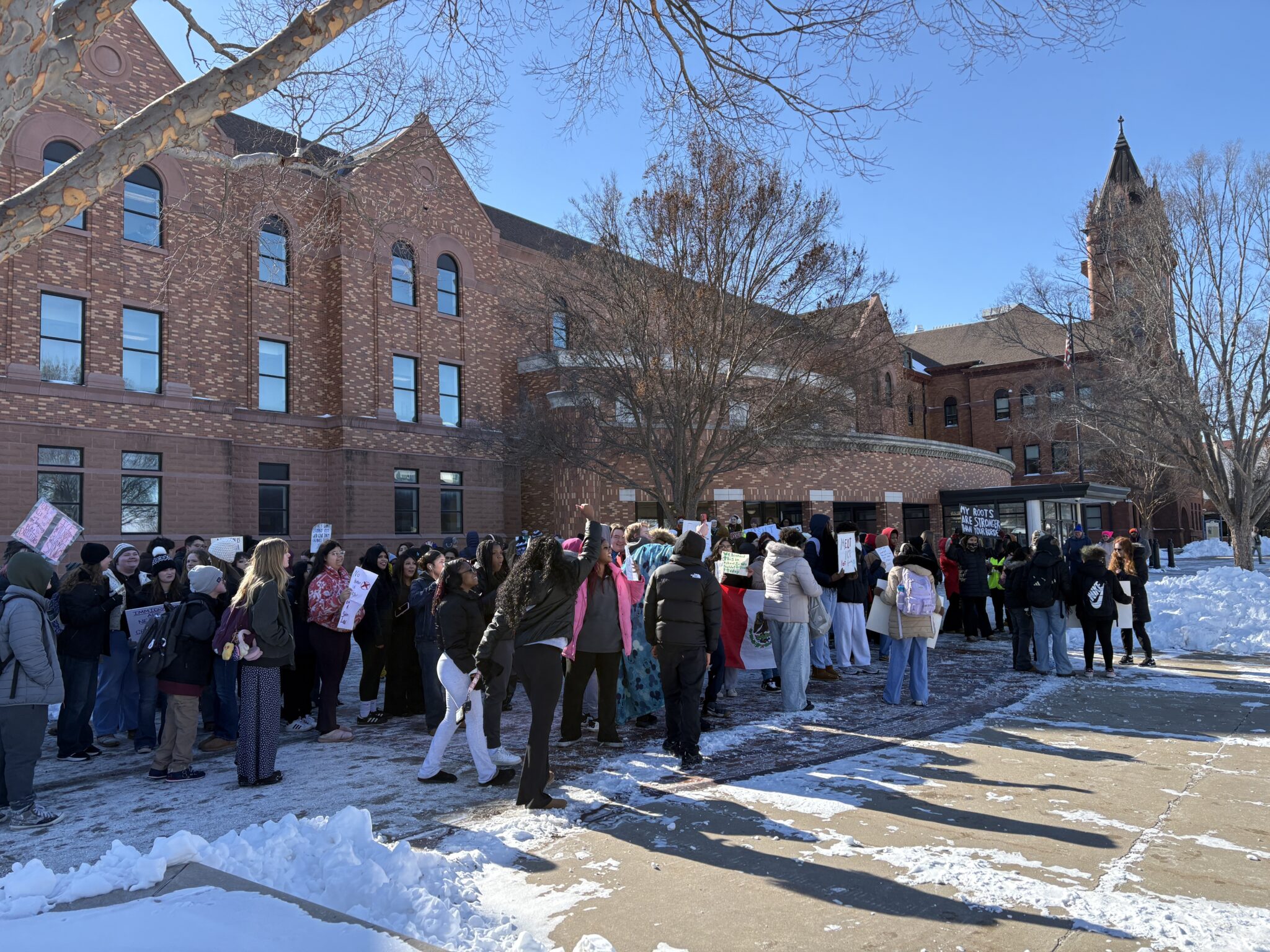 Hundreds of University of Illinois and Urbana High School students ...