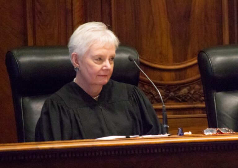 Illinois Supreme Court Justice Mary Jane Theis announces retirement